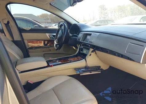 2012 Jaguar Xf z USA, uszkodzony, nr VIN SAJWA0FB0CLS37513